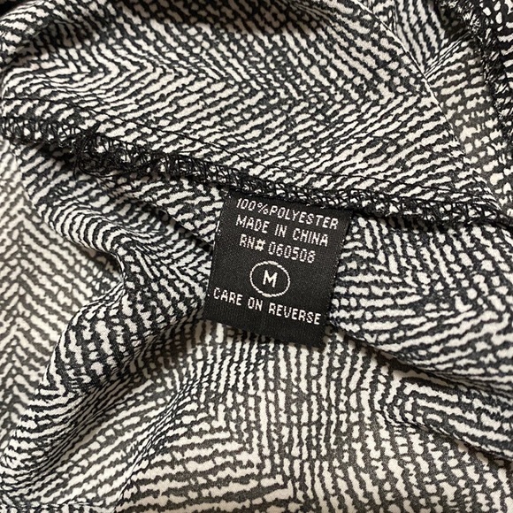 MED | 3/4 Sleeve semi sheer top- black & white - Picture 7 of 9